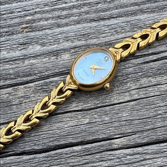 Lucien Barret Quartz Gold Women's Watch w/ Diamond & Mother of Pearl Face - Picture 4 of 12